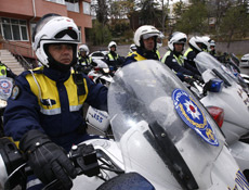 Karakolda ölüm iddiası polisi yaktı