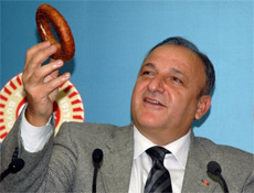 Vuraldan Erdoğana simit ve çay