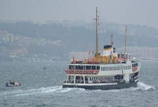 Kadıköy vapuru mendireğe çarptı