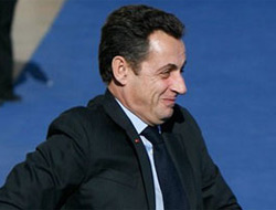 Nicolas Sarkozy dede oldu