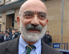 Ahmet Altan dondu kaldı