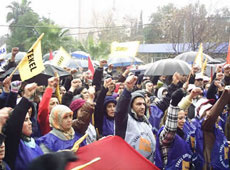 Tekel işçileri gözaltına alındı